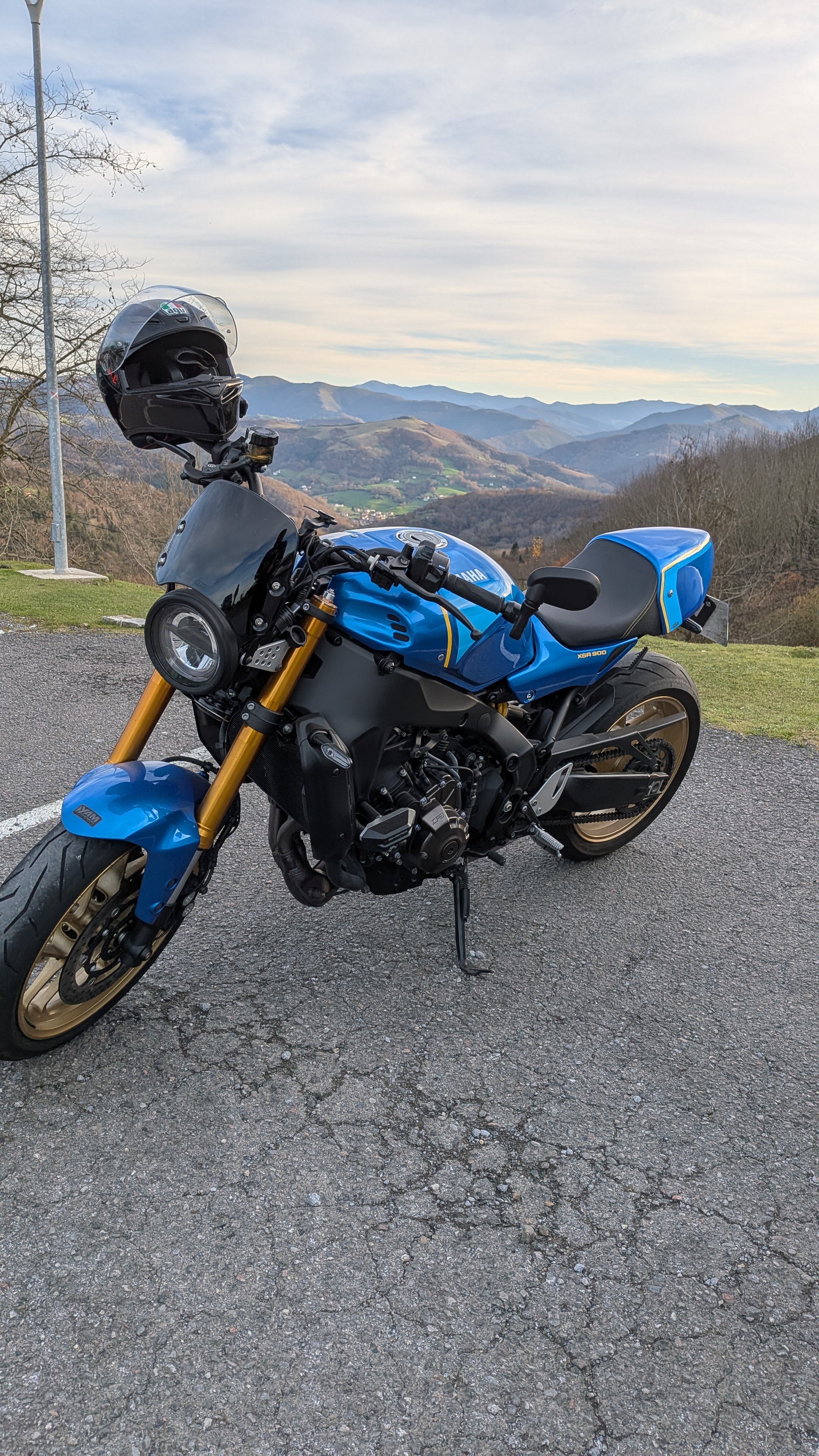YAMAHA XSR